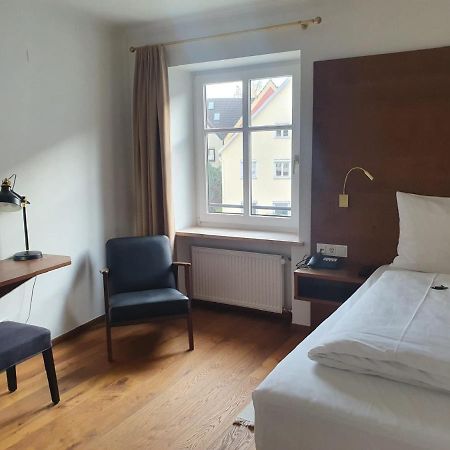 Hotel Schierlinger Braeustueberl Bagian luar foto
