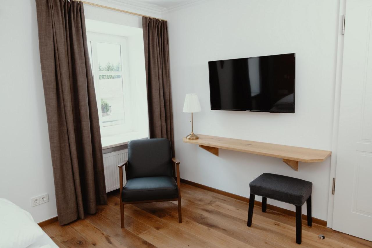Hotel Schierlinger Braeustueberl Bagian luar foto