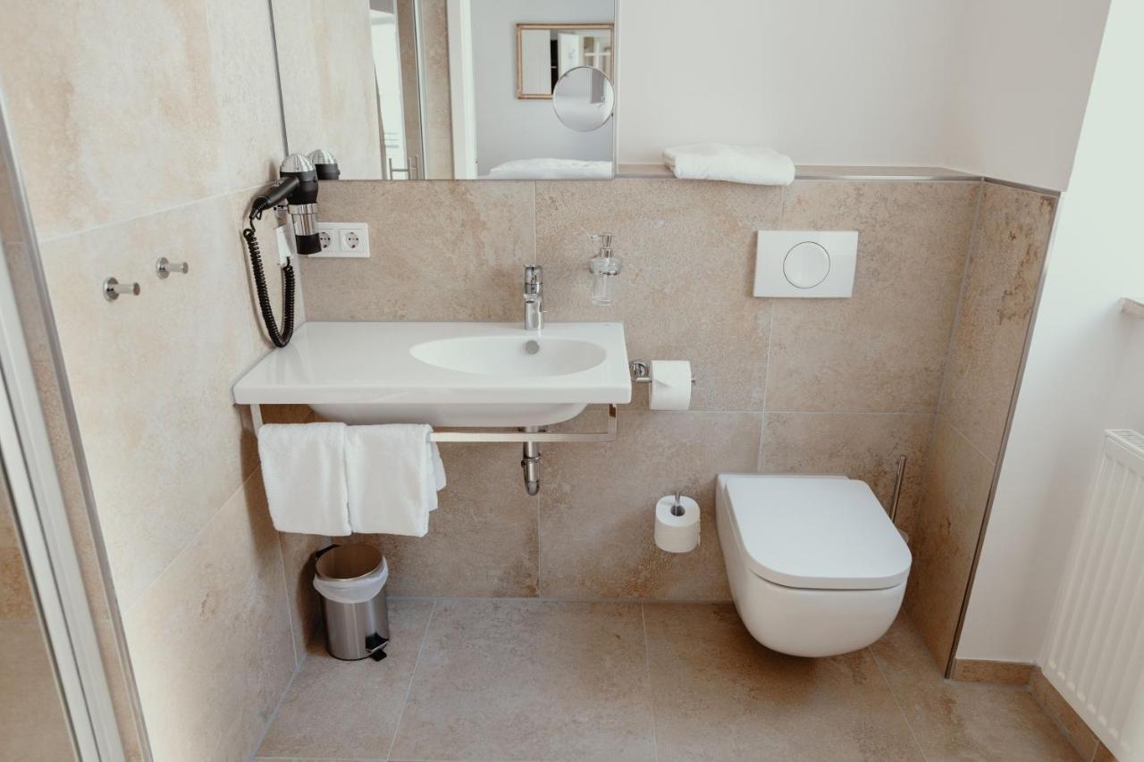 Hotel Schierlinger Braeustueberl Bagian luar foto