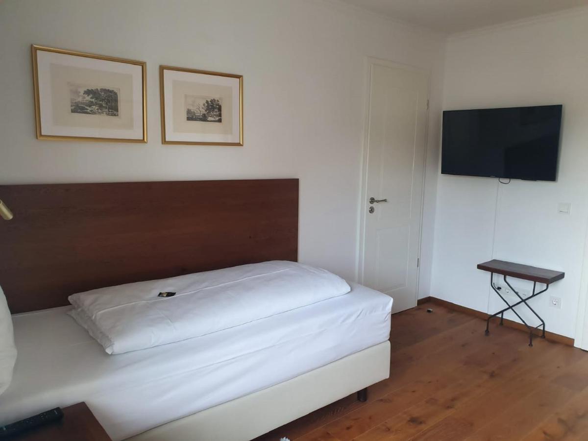Hotel Schierlinger Braeustueberl Bagian luar foto