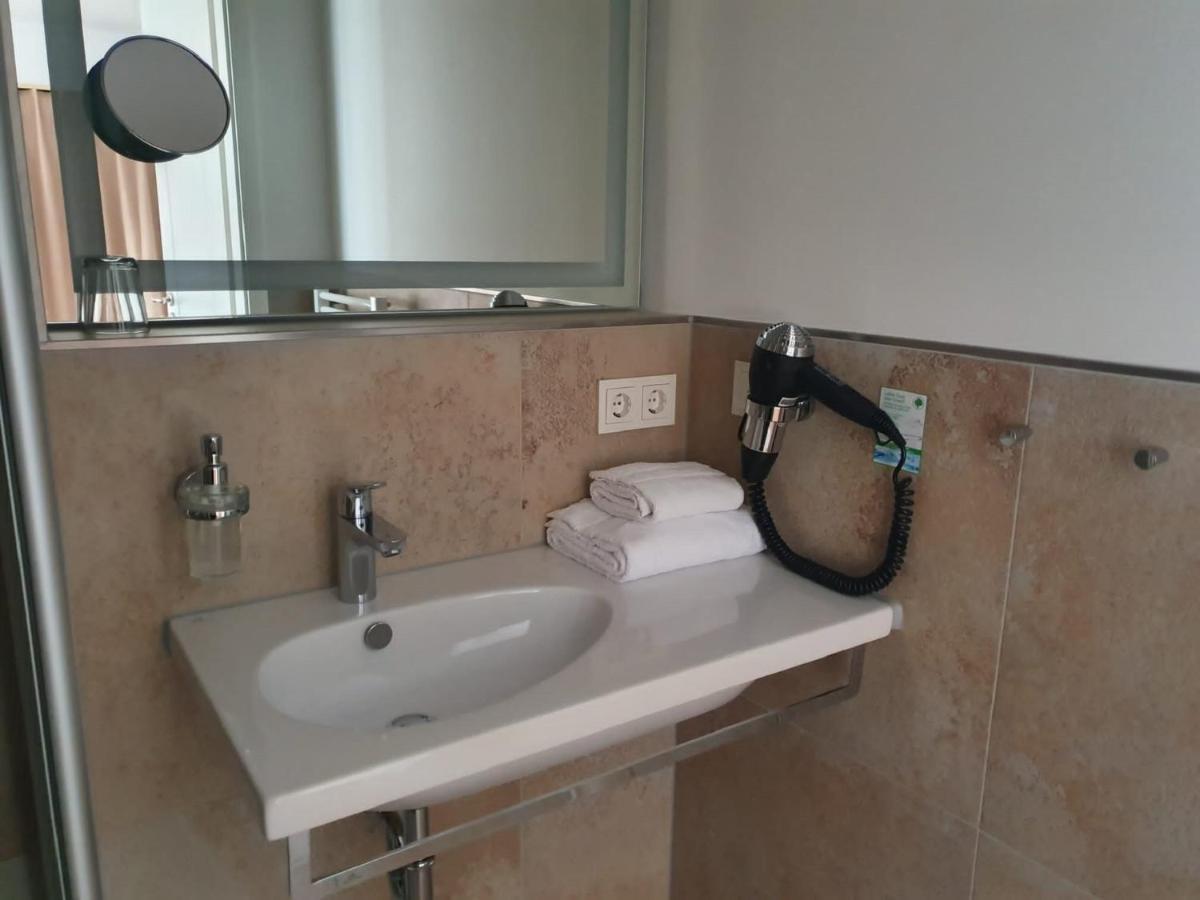 Hotel Schierlinger Braeustueberl Bagian luar foto